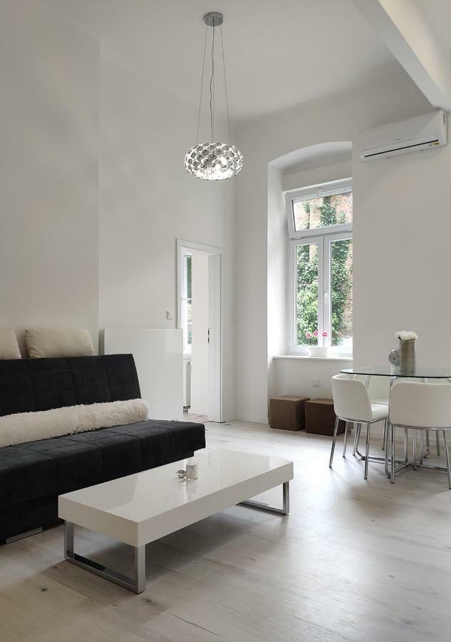 Luxurios And Historic Apartment "Shine" - Right On The Main Square 자그레브 외부 사진