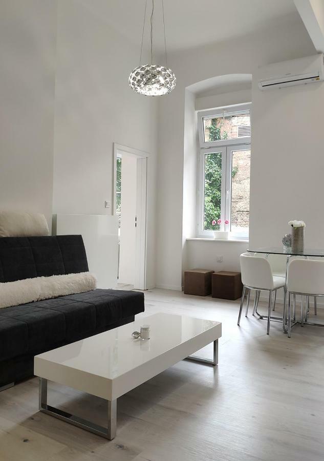 Luxurios And Historic Apartment "Shine" - Right On The Main Square 자그레브 외부 사진