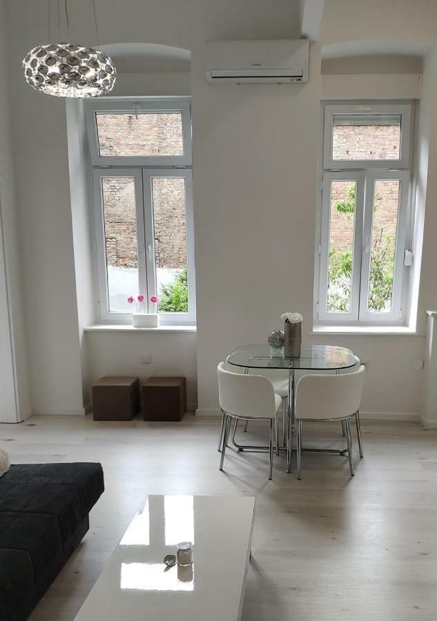 Luxurios And Historic Apartment "Shine" - Right On The Main Square 자그레브 외부 사진
